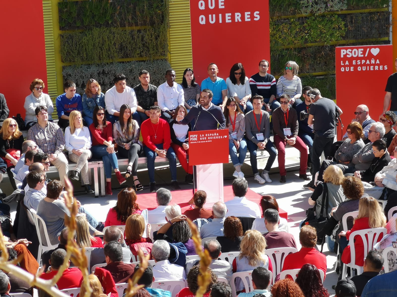 En este momento estás viendo Muñoz: “Vamos a ser la avanzadilla que frene a la extrema derecha en Europa y en todo el mundo”