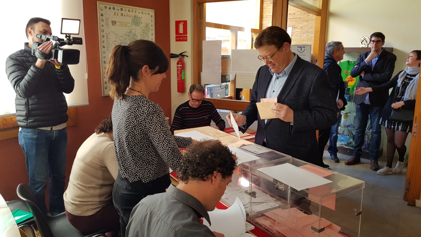 En este momento estás viendo Ximo Puig: «La participación es especialmente importante y los ciudadanos han de saber que nos jugamos mucho»