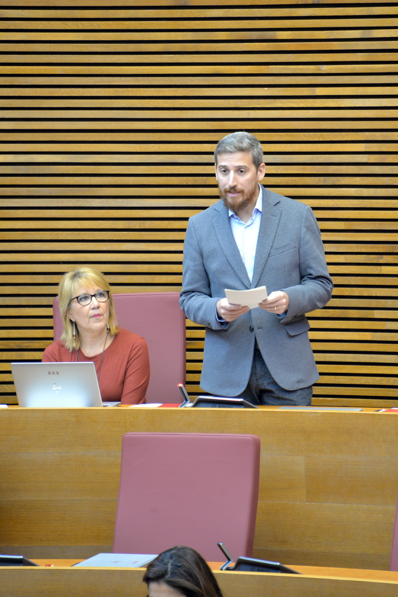 En este momento estás viendo Les Corts aprueban la propuesta socialista para crear un órgano científico asesor independiente en el Parlamento autonómico