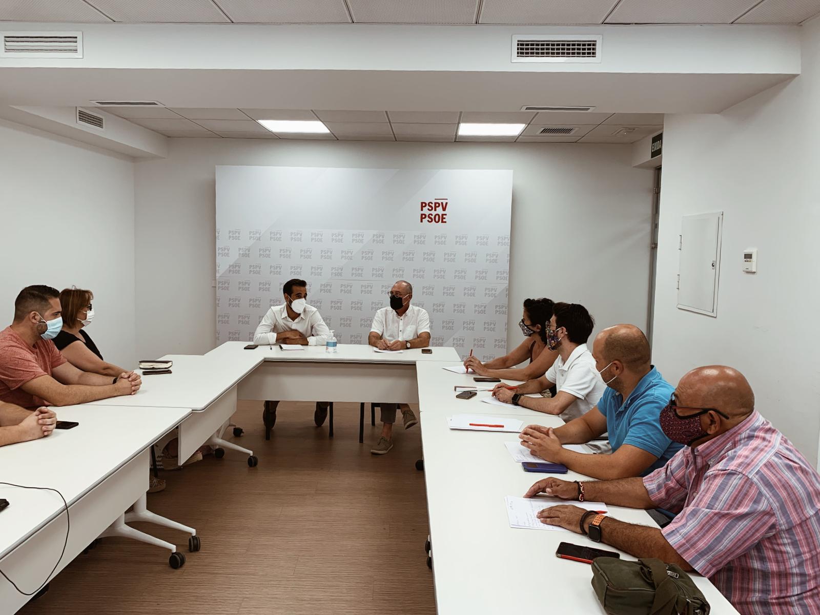 En este momento estás viendo Muñoz se reúne con los nuevos secretarios generales del PSPV-PSOE de Serra y La Pobla de Vallbona y pide continuar haciendo “una política responsable de búsqueda de acuerdos”