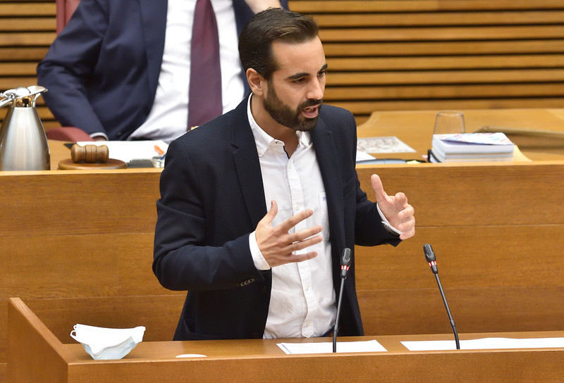 En este momento estás viendo Muñoz: “El PP intenta dar lecciones mientras propone bajar impuestos a los ricos e invitar al cine a los mileuristas valencianos”