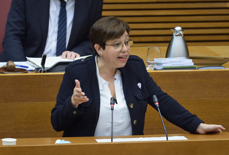 En este momento estás viendo Les Corts aprueba la iniciativa del PSPV-PSOE para poner en marcha un proyecto piloto de perros terapéuticos que acompañen a los niños y niñas que declaren en un juzgado