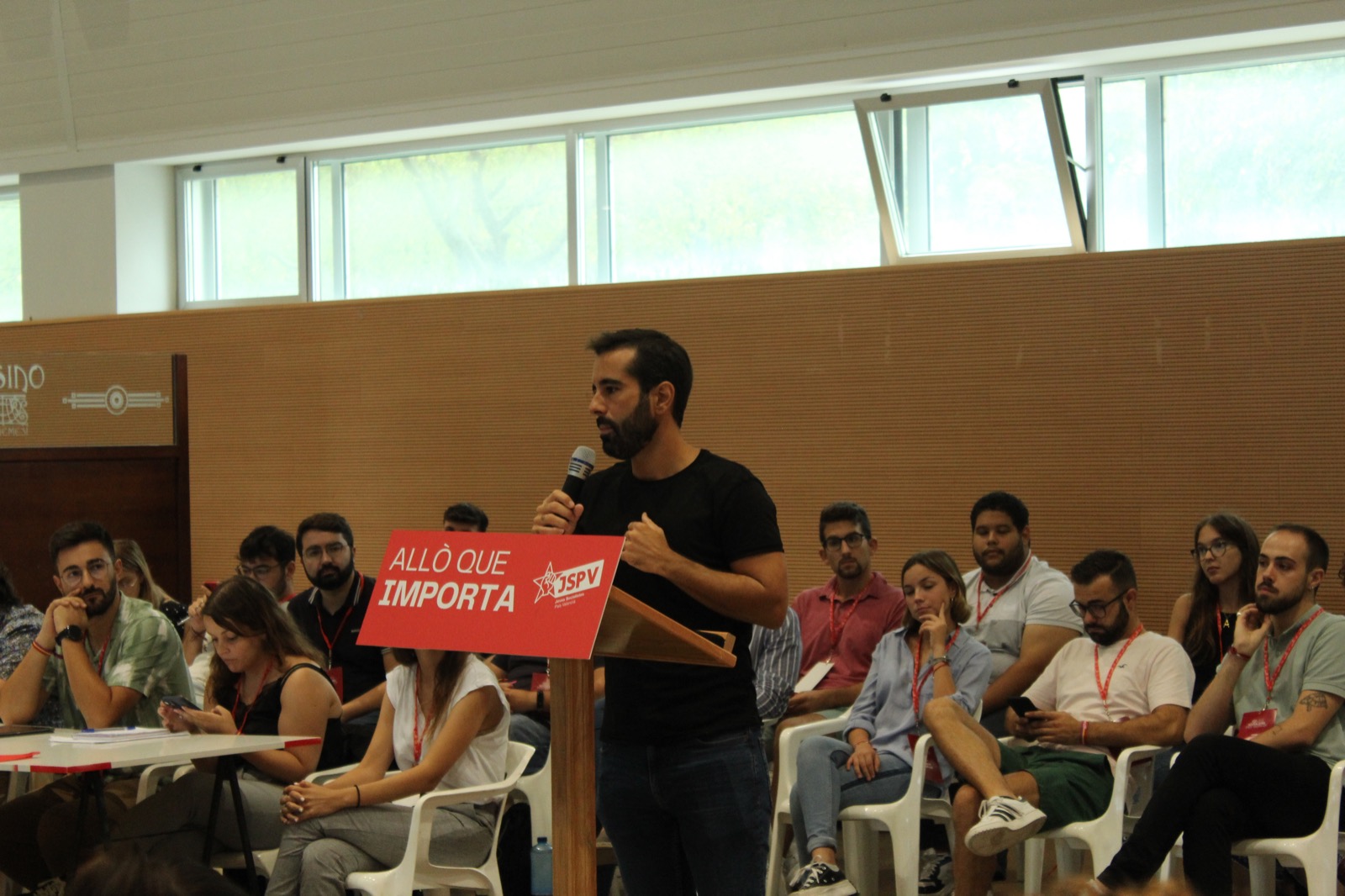 En este momento estás viendo Muñoz: “El mismo PP que promete ayudas a los jóvenes es el que les abandonó en el peor momento con el desempleo juvenil disparado”