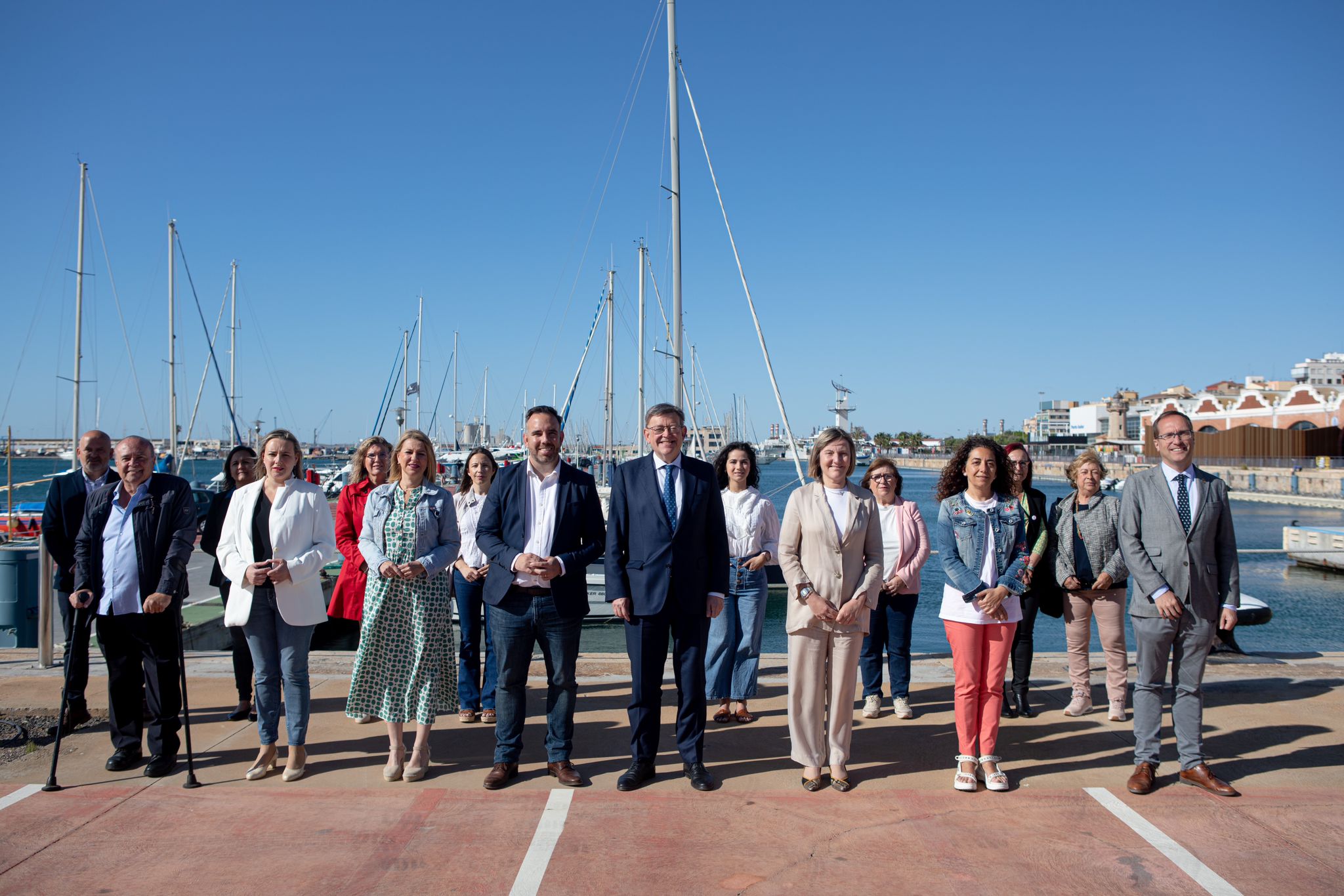 You are currently viewing Ximo Puig anuncia rebaixes en la factura de la llum en els municipis que aposten per les renovables i subvencions de fins a 2.000 euros per als agricultors