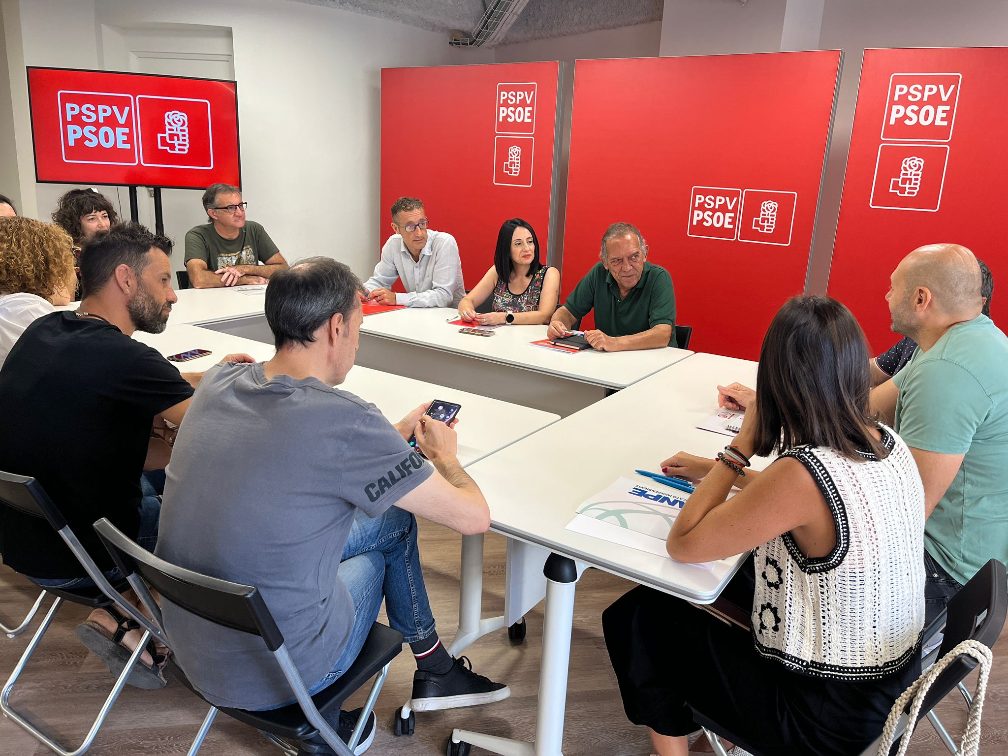 En este momento estás viendo Torró tras la reunión con sindicatos docentes: “Hemos podido constatar el caos, el descontrol y la incompetencia de un Consell que ha causado la incertidumbre a miles de profesores y profesoras y a sus familias”