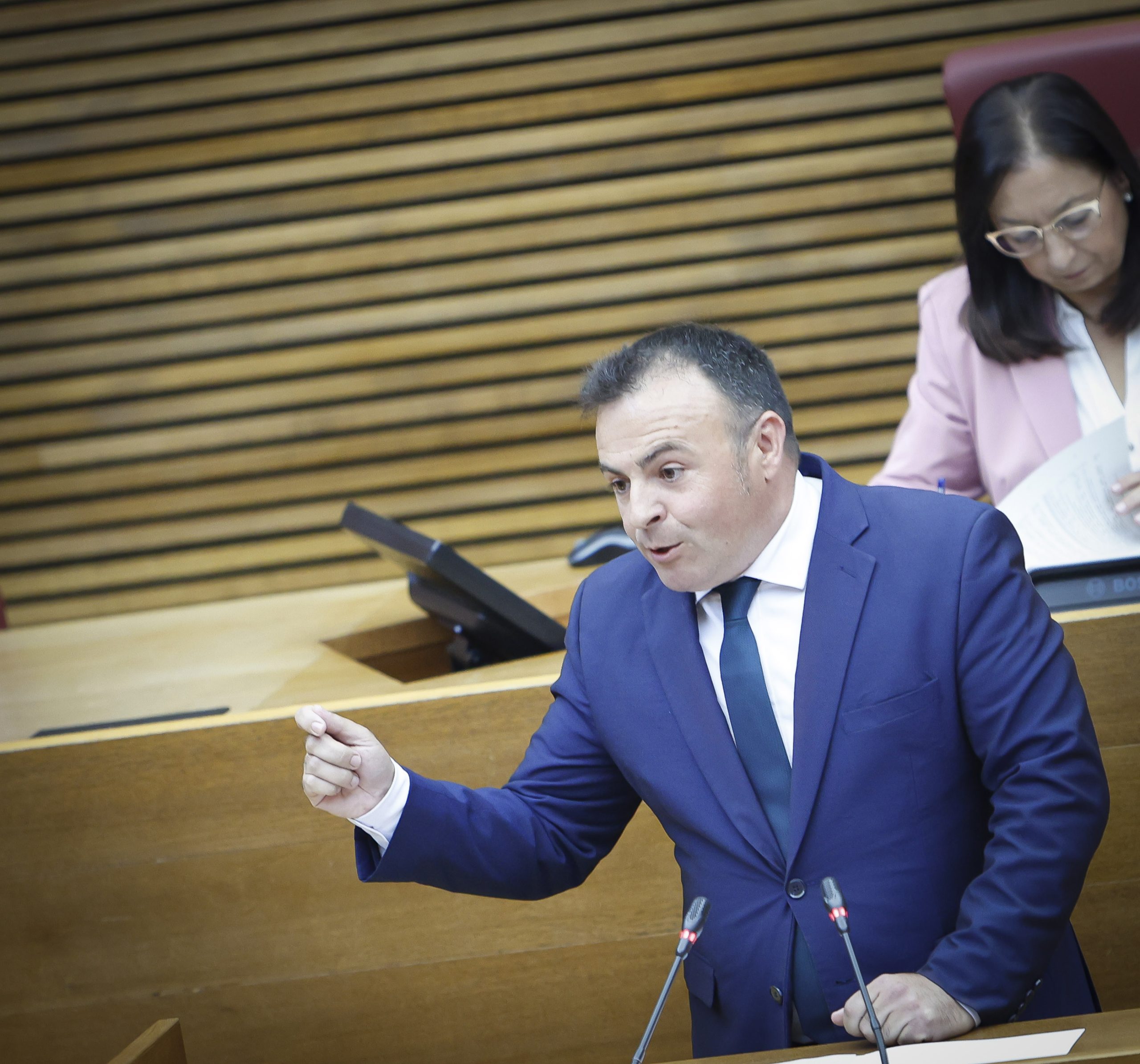 En este momento estás viendo El PSPV-PSOE exige incluir a los ayuntamientos de Alicante en el Fondo de Cooperación y alerta de que Mazón “sigue empeorando la situación económica de los consistorios alicantinos”