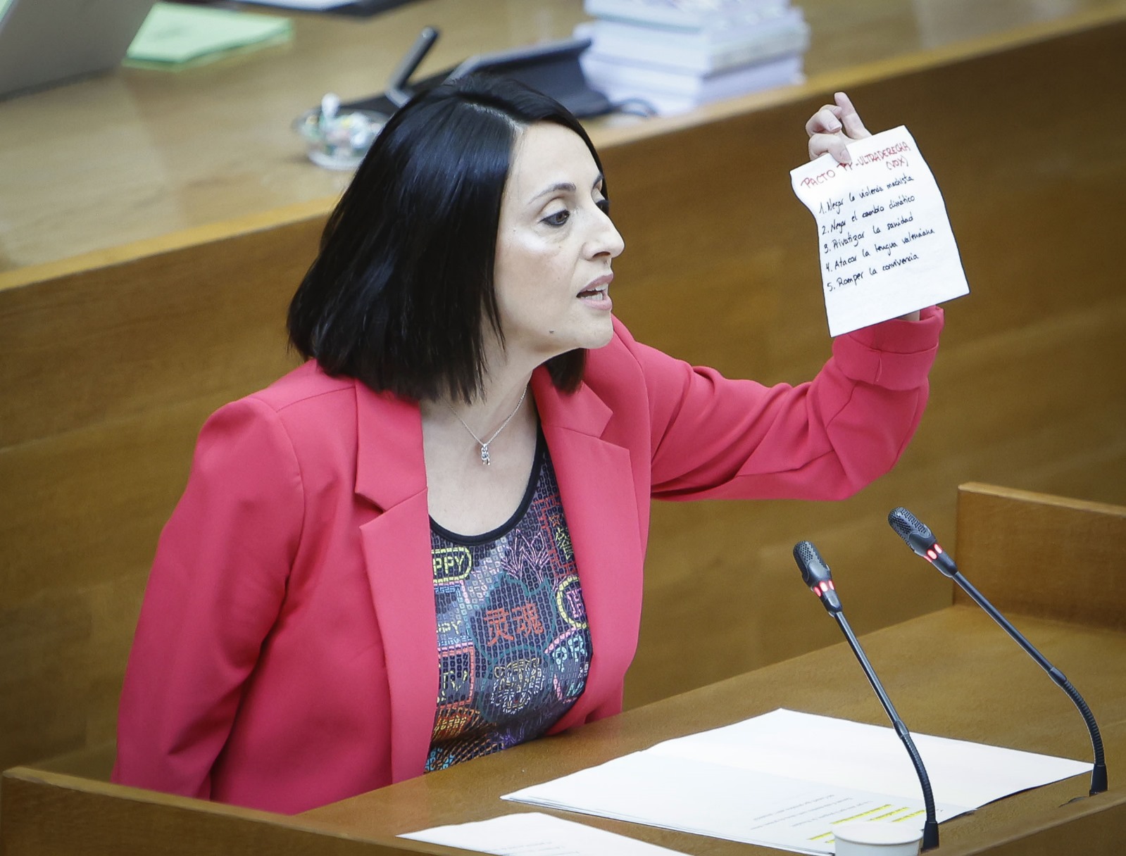 En este momento estás viendo Rebeca Torró ofrece a Mazón 5 grandes pactos en torno a una alianza social para “frenar la deriva y el caos del Consell del PP encadenado a la ultraderecha”