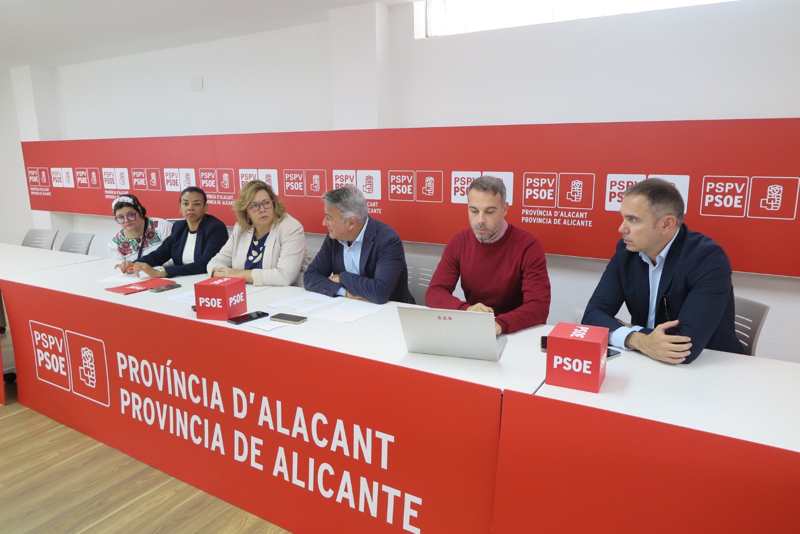 En este momento estás viendo El PSPV-PSOE denuncia que “el primer presupuesto de Mazón para la provincia de Alicante supone un hachazo y una burla para los alicantinos”: “El Consell de la mentira ha recortado 124 millones de euros”