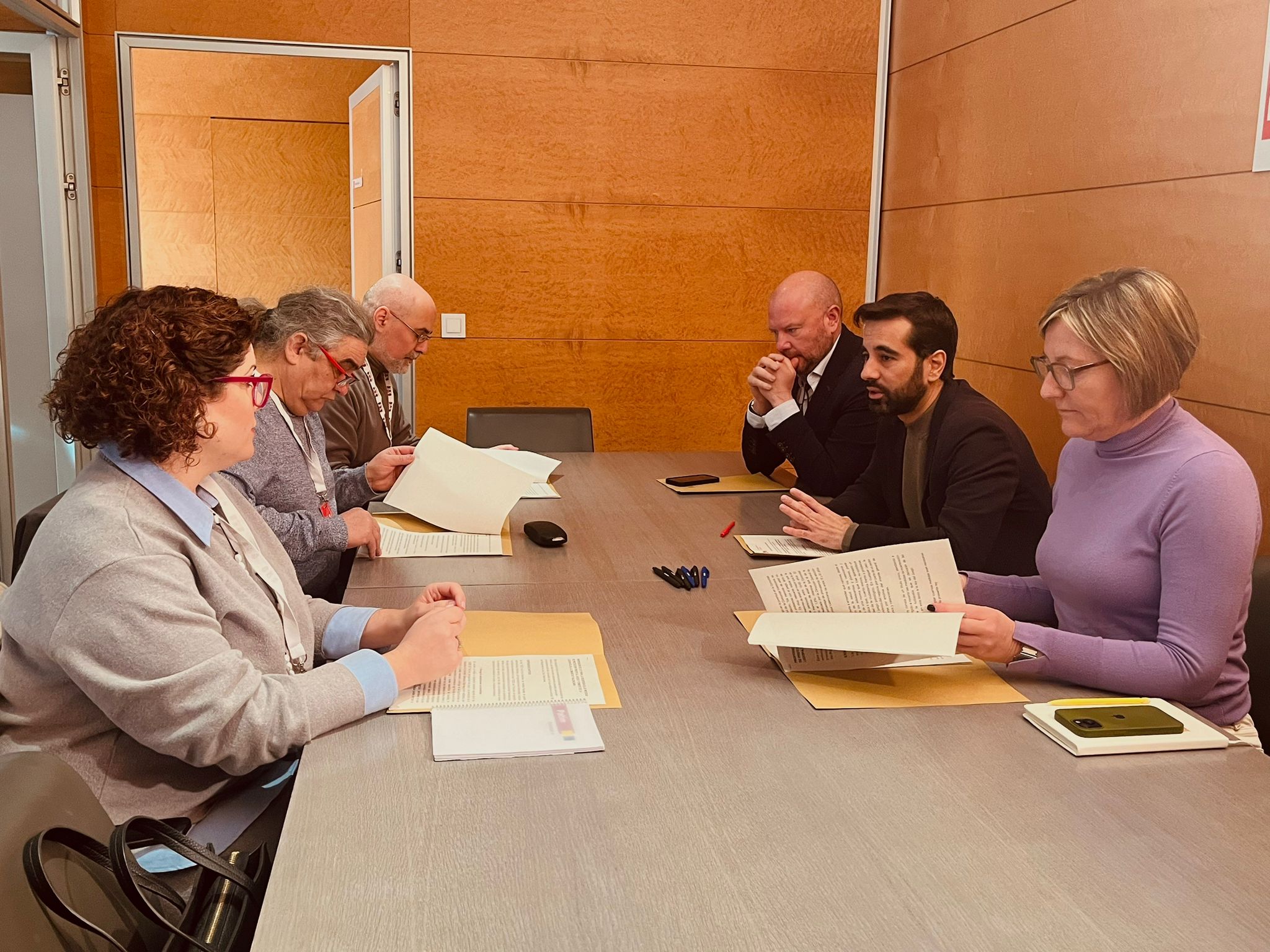 En este momento estás viendo El PSPV-PSOE pide en Les Corts que se recupere la distancia mínima que aleja las casas de juego y de los colegios: “Mazón de la mano de la ultraderecha la eliminó de tapadillo poniéndose al servicio de los grandes operadores del juego”