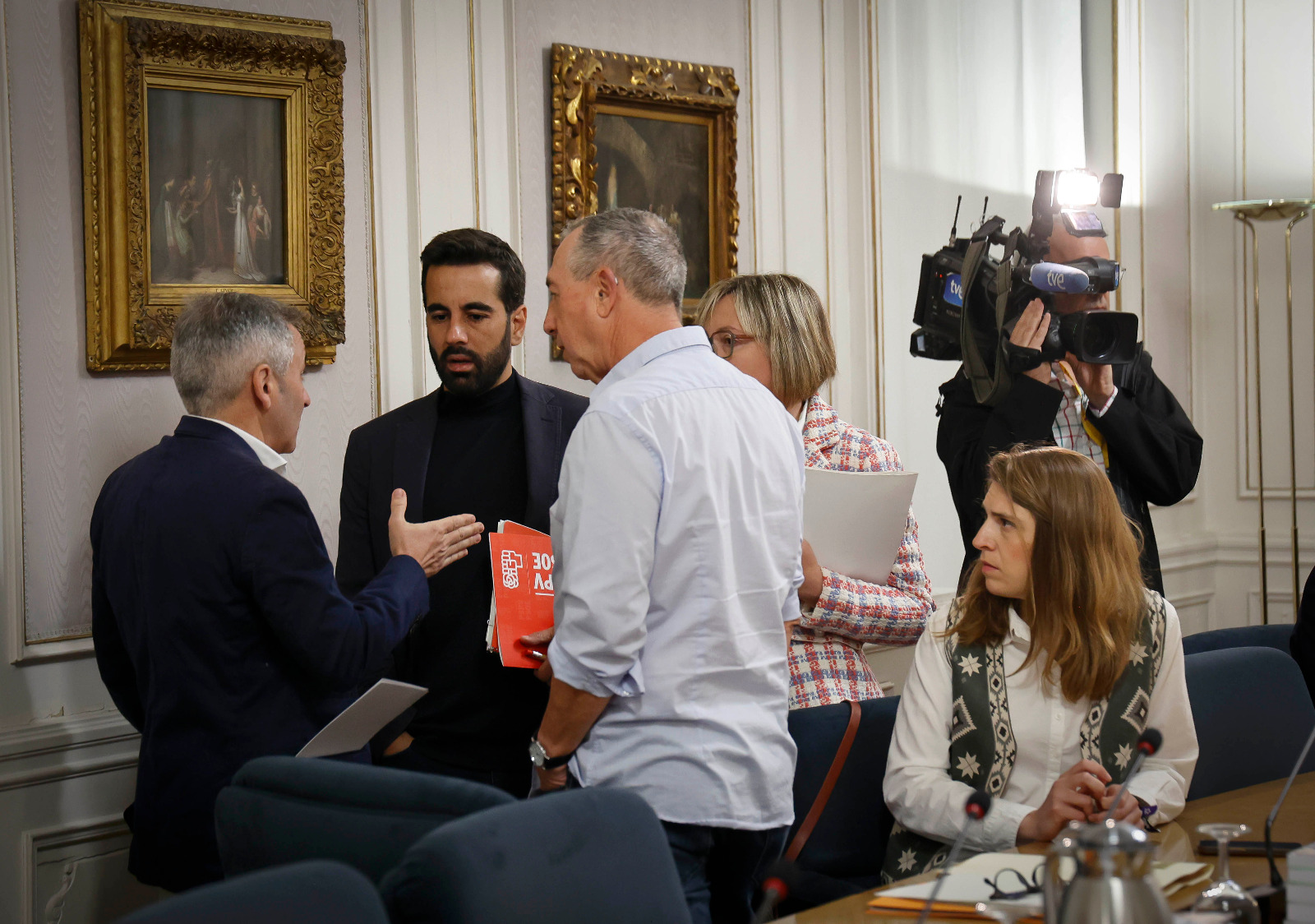 You are currently viewing El PSPV-PSOE eleva una queixa al Síndic de Greuges pel “ús partidista que Mazón està fent dels mitjans institucionals”: “Usen els mitjans públics per a atacar als adversaris polítics”