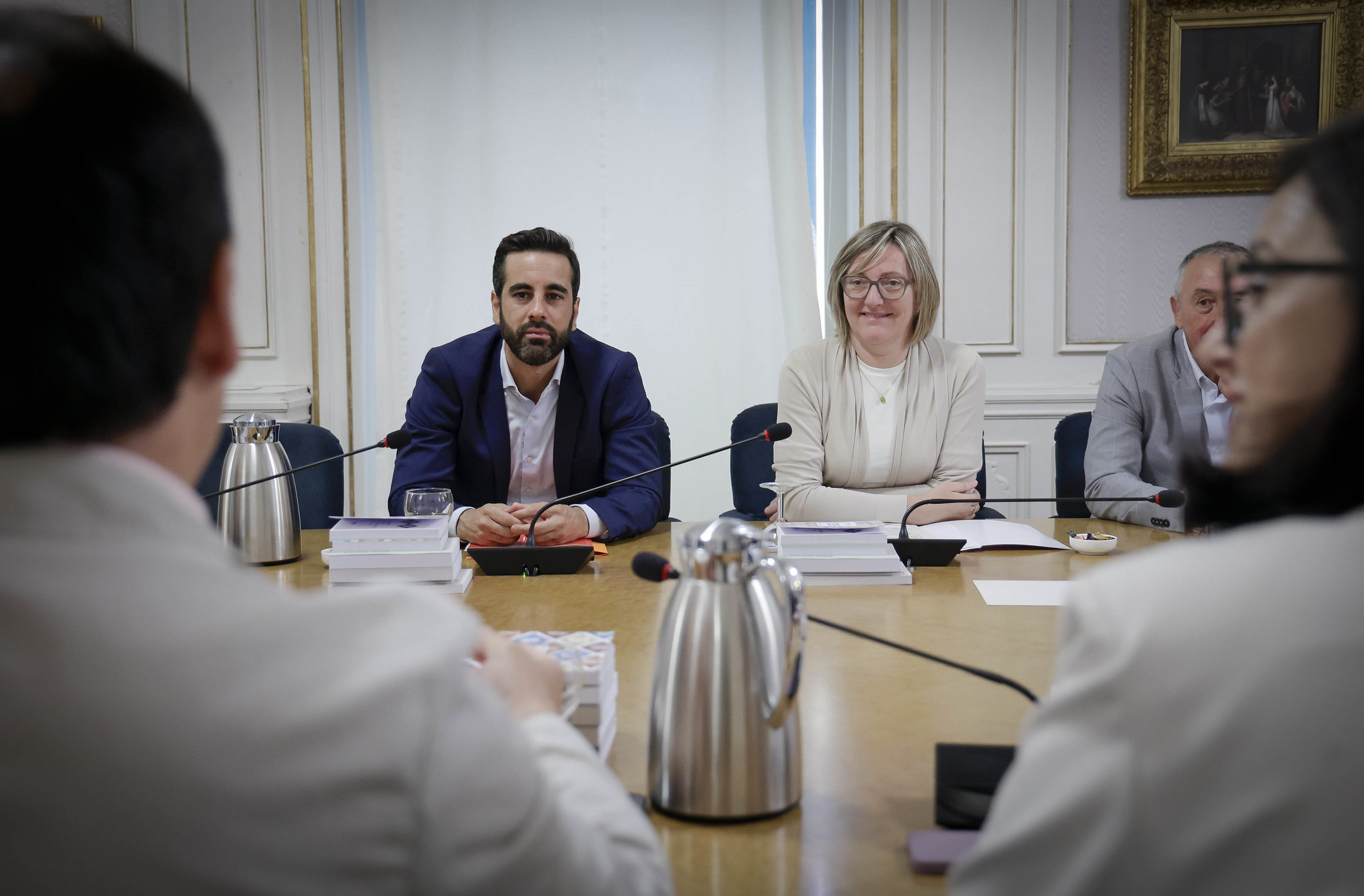 En este momento estás viendo El PSPV-PSOE apunta que “tras la declaración del técnico de emergencias reconociendo que Pradas le dijo que esperara a enviar el Es-Alert el cerco ya no ahoga a Mazón, lo asfixia”
