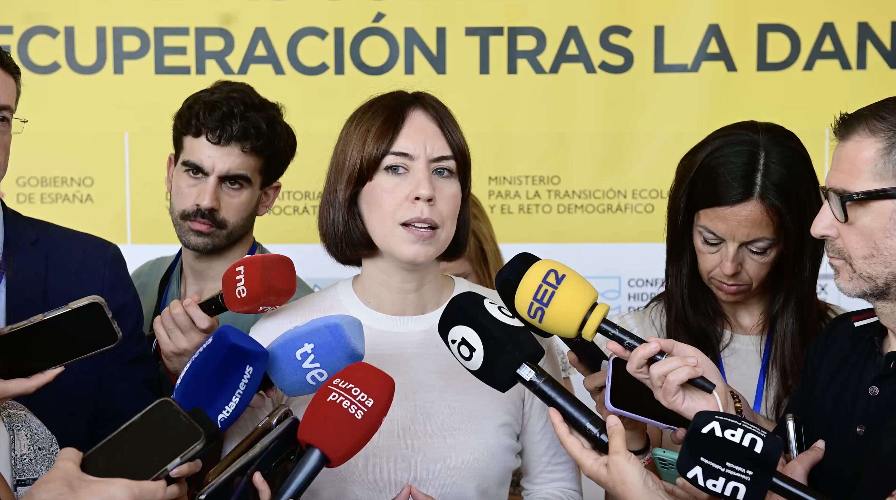 En este momento estás viendo Diana Morant afea a Mazón “su triunfalismo por mantenerse en el sillón” y denuncia que no haya incluido ni un euro de fondos propios para la DANA: “Todo euro que se destina a las víctimas o la recuperación de la DANA viene del Gobierno de España»
