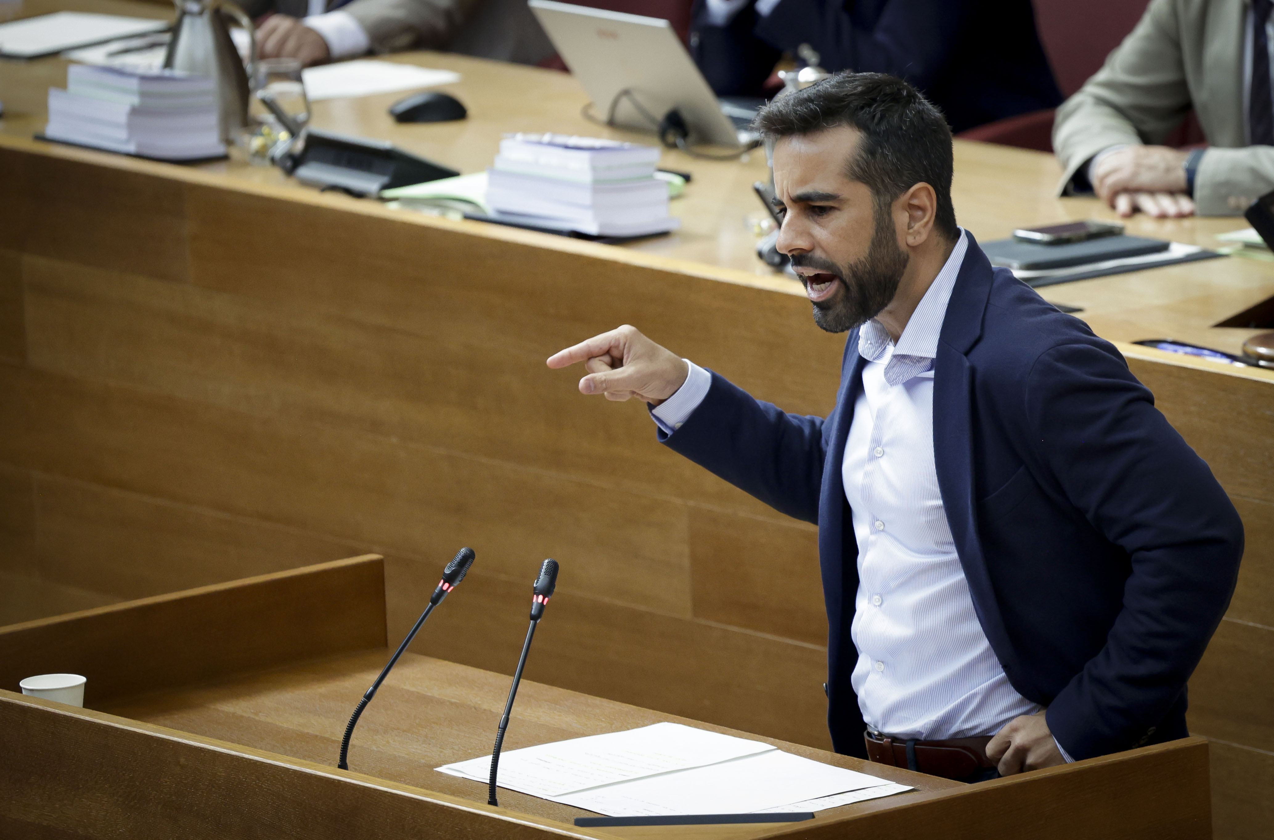 En este momento estás viendo El PSPV-PSOE acusa a Mazón de “perpetrar el mayor ataque contra las mujeres al pactar con un maltratador” y le afea el machismo sistemático del PP: “Ante los ataques a mujeres, usted calla”