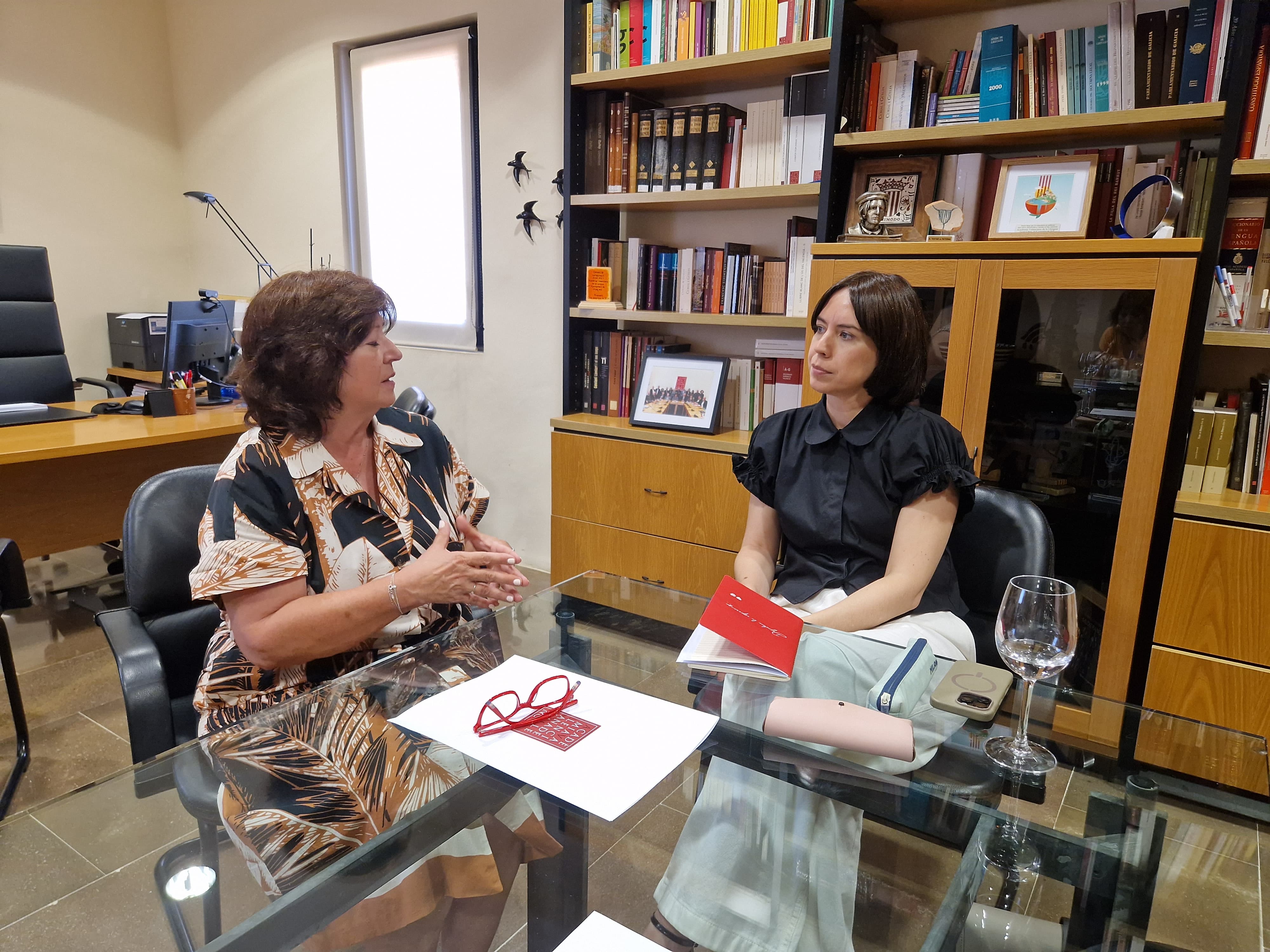 En este momento estás viendo Diana Morant es reuneix amb la presidenta de l’AVL per traslladar-li el suport del PSPV-PSOE davant els atacs del Consell de Mazón