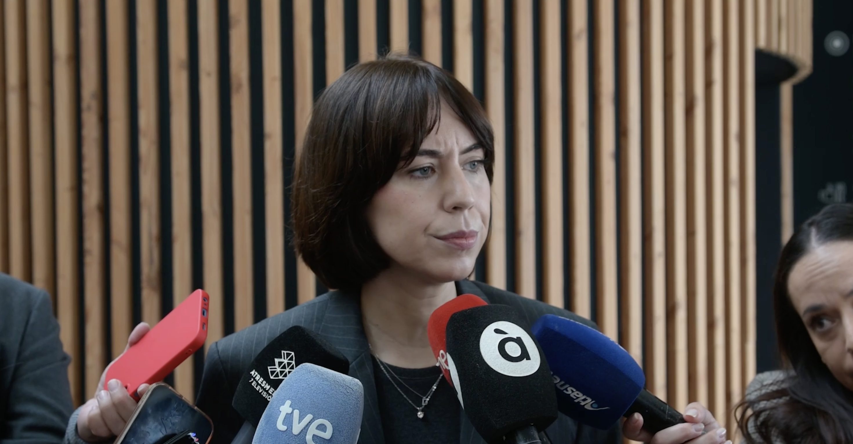 En este momento estás viendo Diana Morant rechaza «de manera rotunda» el pacto del Partido Popular y VOX: y acusa a Feijóo de «someterse a las peticiones de la ultraderecha y aceptar a su candidato sin rechistar»: «La única solución es una convocatoria electoral»