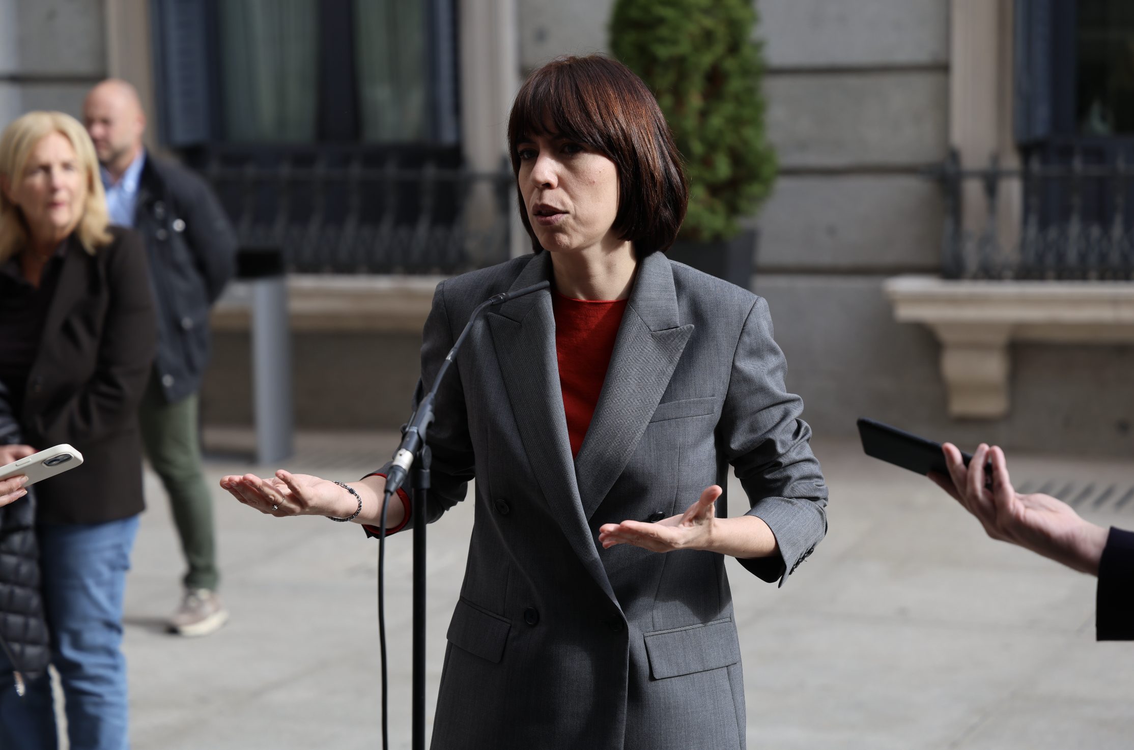 En este momento estás viendo Diana Morant apunta que Mazón “ha venido a justificar su falta de acción y contarnos el relato que se cuenta él para poder dormir”: “Ha sido un insulto para la política y para las víctimas”